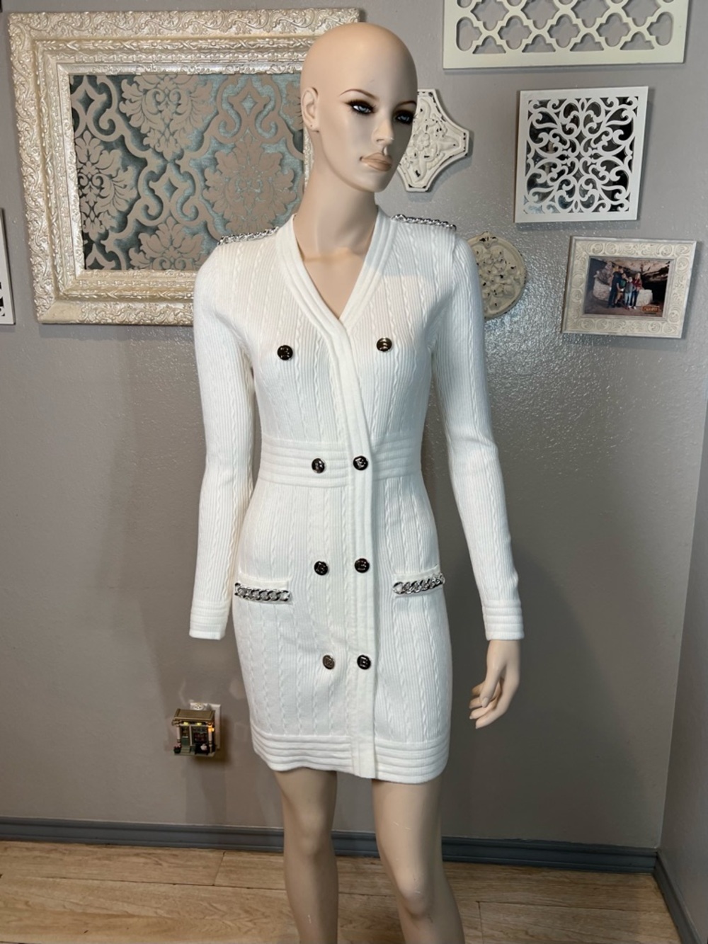Balmain INSPIRED White Ribbed Knit Cardigan Dress with Chain-Trim Detail - Picture 2 of 15